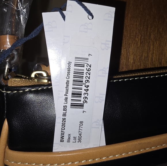 Dooney&Bourke lola crossbody - Picture 3 of 3